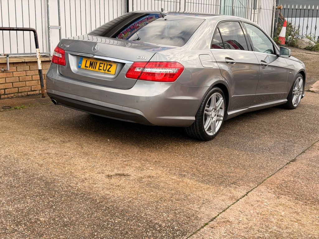 Used Mercedes-Benz E Class 2011 for sale - 76867903: Photo 6