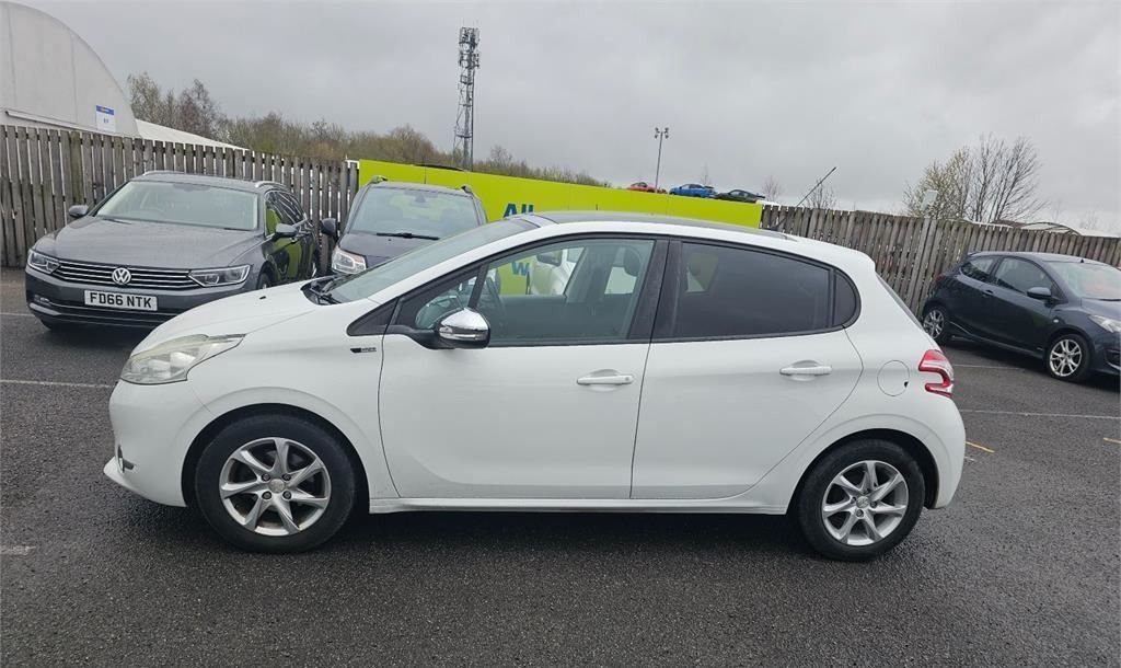 Used Peugeot 208 2015 for sale - 78069177: Photo 4