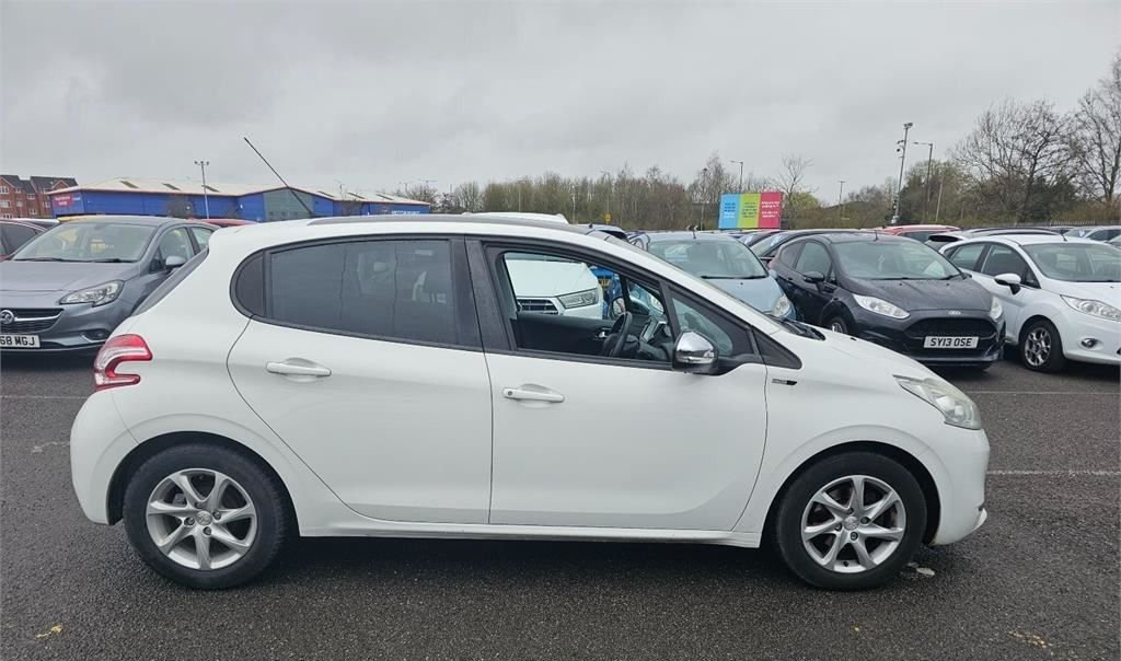 Used Peugeot 208 2015 for sale - 78069177: Photo 8