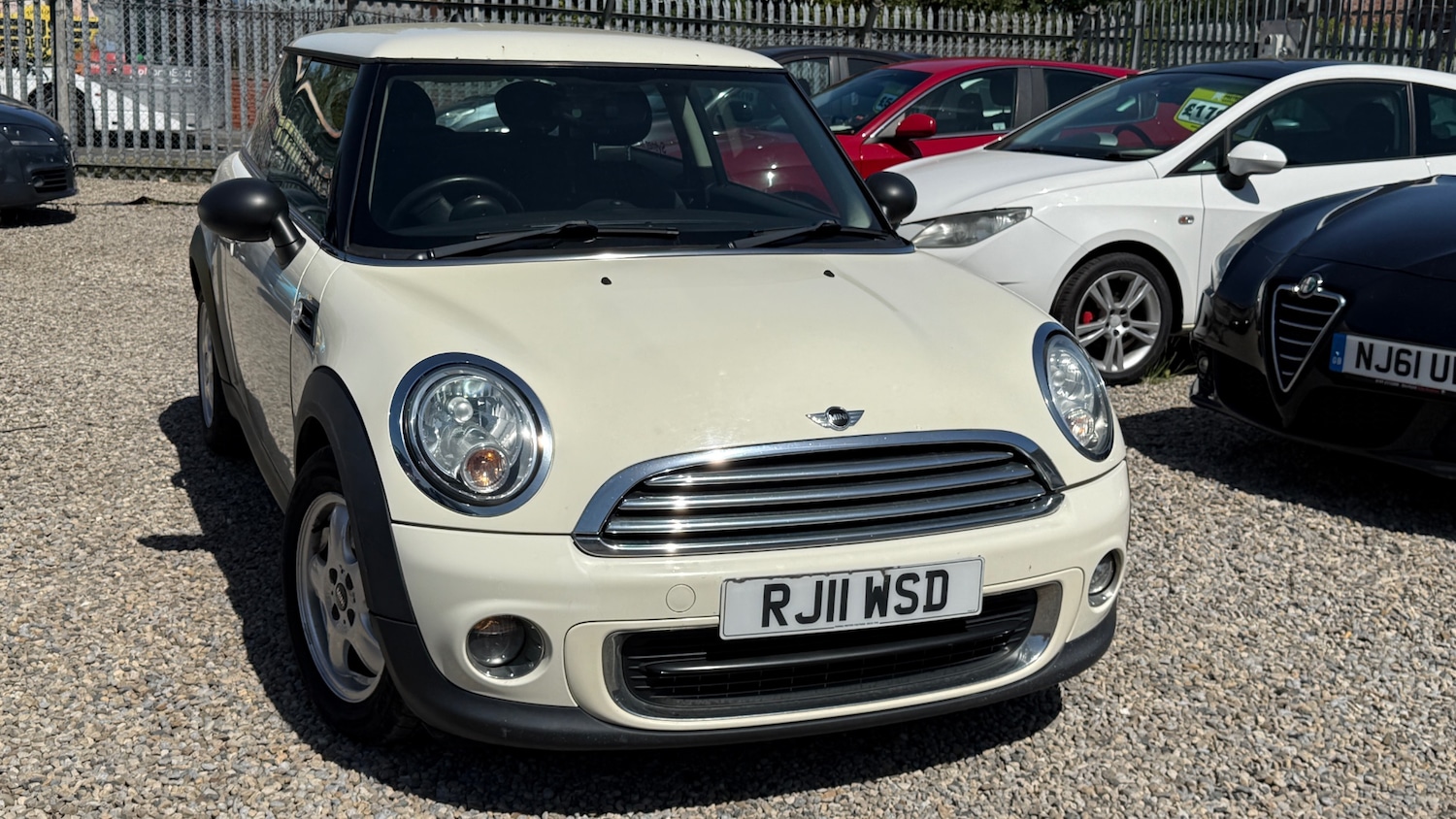 Used MINI Hatch 2011 for sale - 76157302: Photo 1