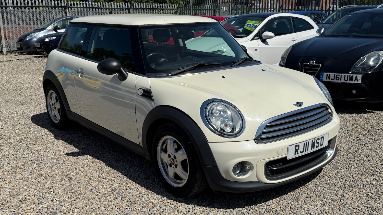 Used MINI Hatch 2011 for sale - 76157302: Photo 3