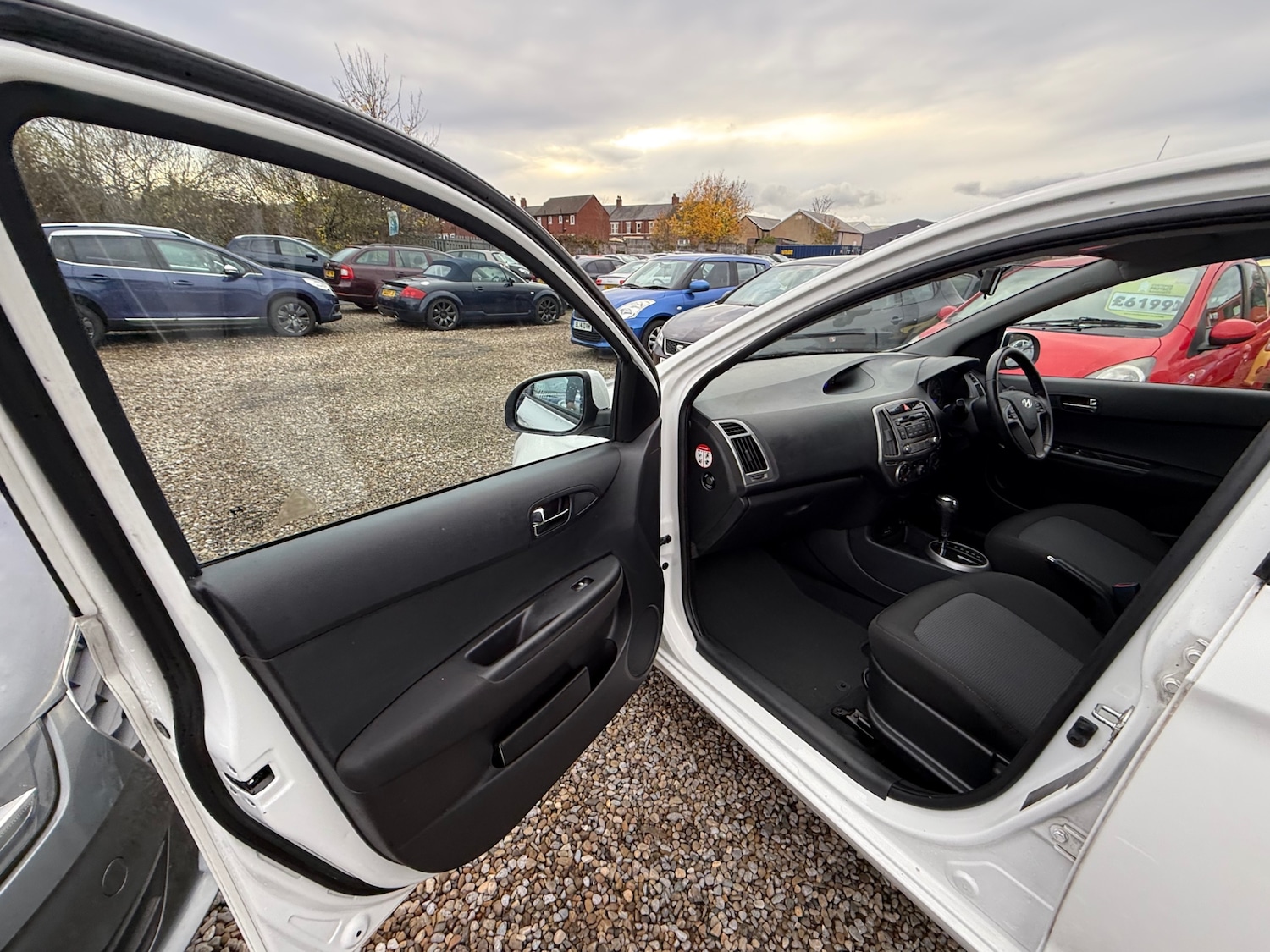 Used Hyundai i20 2013 for sale - 76692899: Photo 13