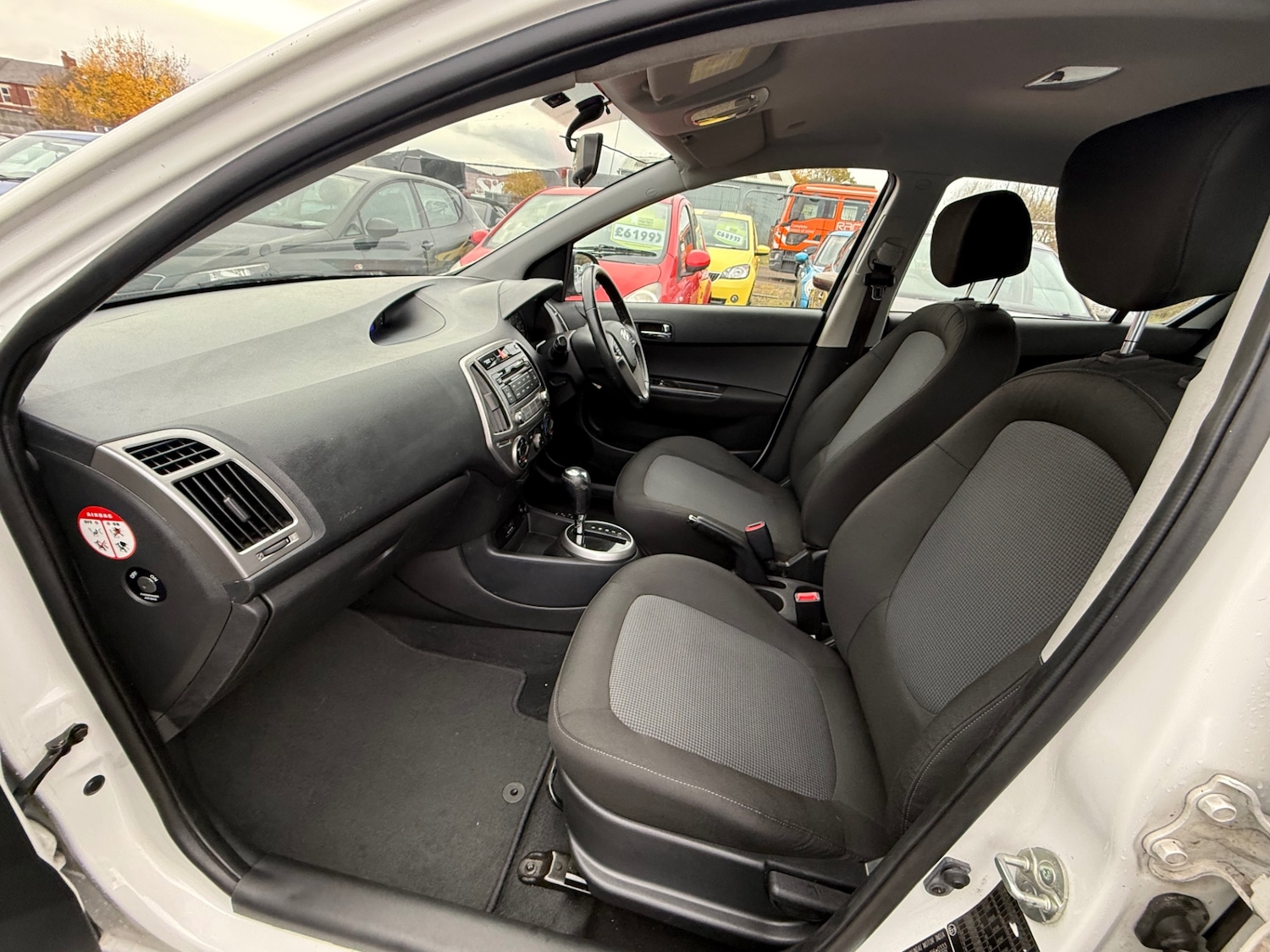 Used Hyundai i20 2013 for sale - 76692899: Photo 14