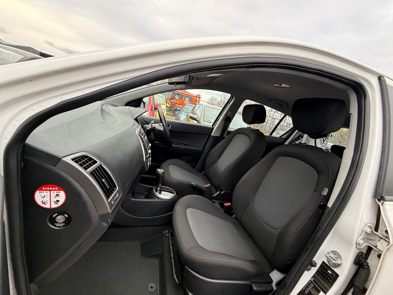 Used Hyundai i20 2013 for sale - 76692899: Photo 15