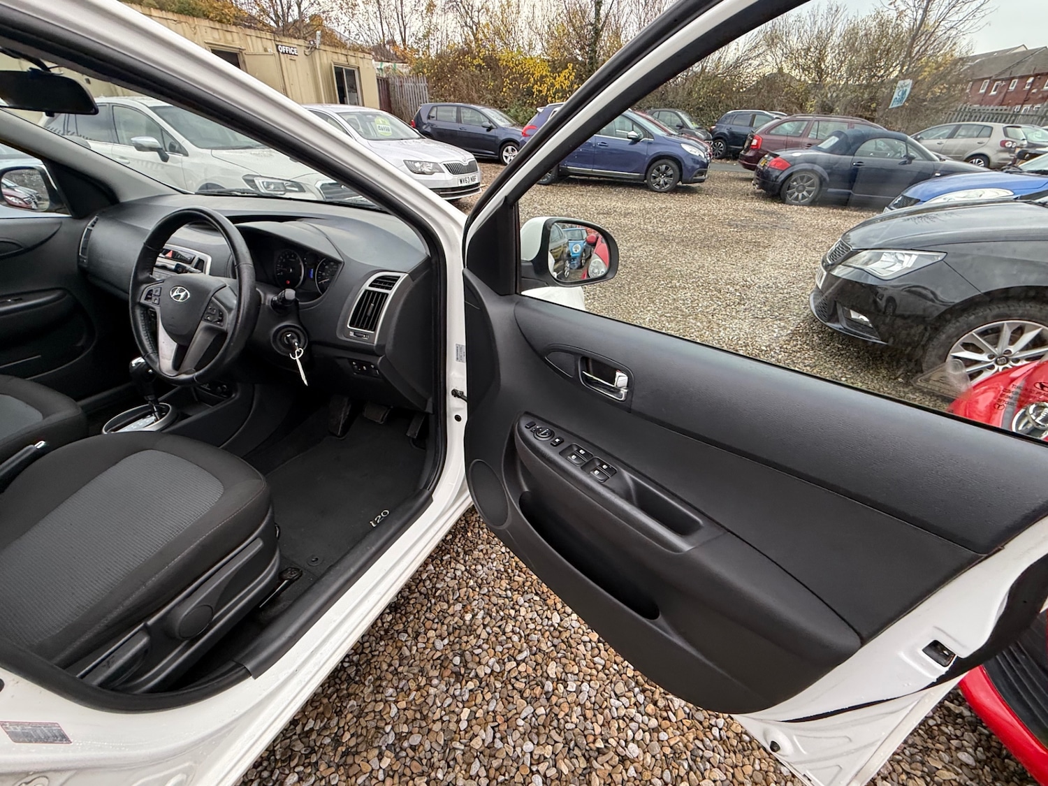 Used Hyundai i20 2013 for sale - 76692899: Photo 26