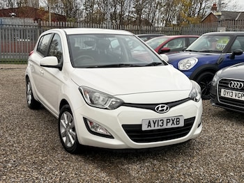 Used Hyundai i20 2013 for sale - 76692899: Photo