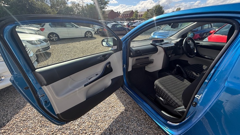 Used Toyota IQ 2011 for sale - 77649765: Photo 27