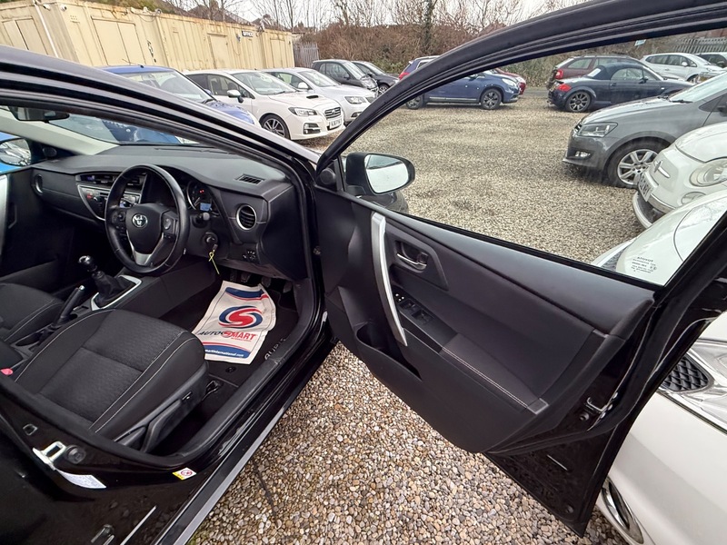 Used Toyota Auris 2014 for sale - 77649740: Photo 27