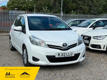 Used Toyota Yaris 2012 for sale - 79328099: Photo