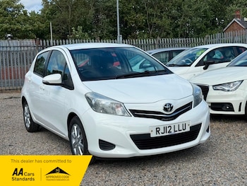 Used Toyota Yaris 2012 for sale - 79328099: Photo
