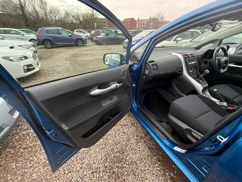 Used Toyota Auris 2010 for sale - 77798492: Photo 17