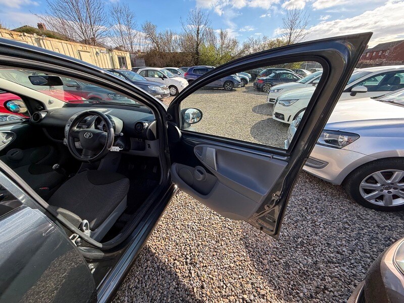 Used Toyota AYGO 2011 for sale - 78154701: Photo 24