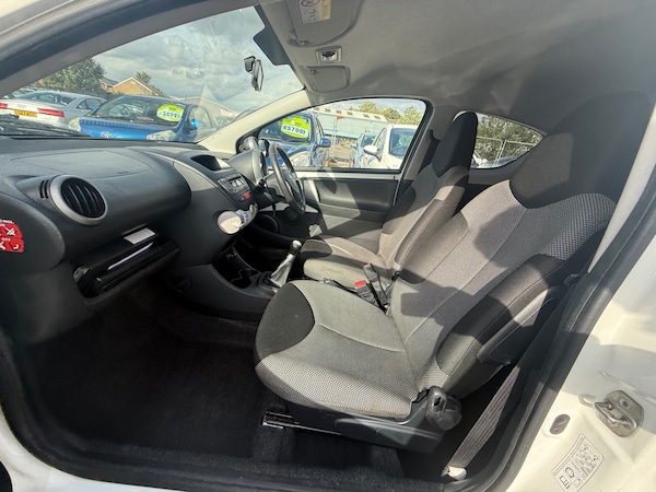 Used Toyota AYGO 2013 for sale - 76156692: Photo 27
