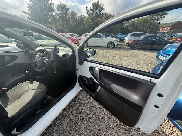 Used Toyota AYGO 2013 for sale - 76156692: Photo 35