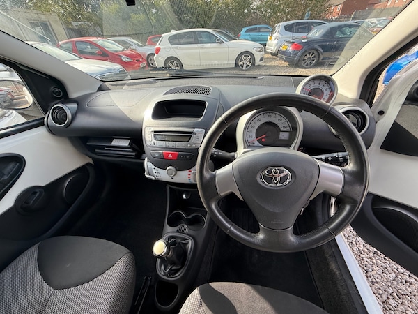 Used Toyota AYGO 2013 for sale - 76156692: Photo 39