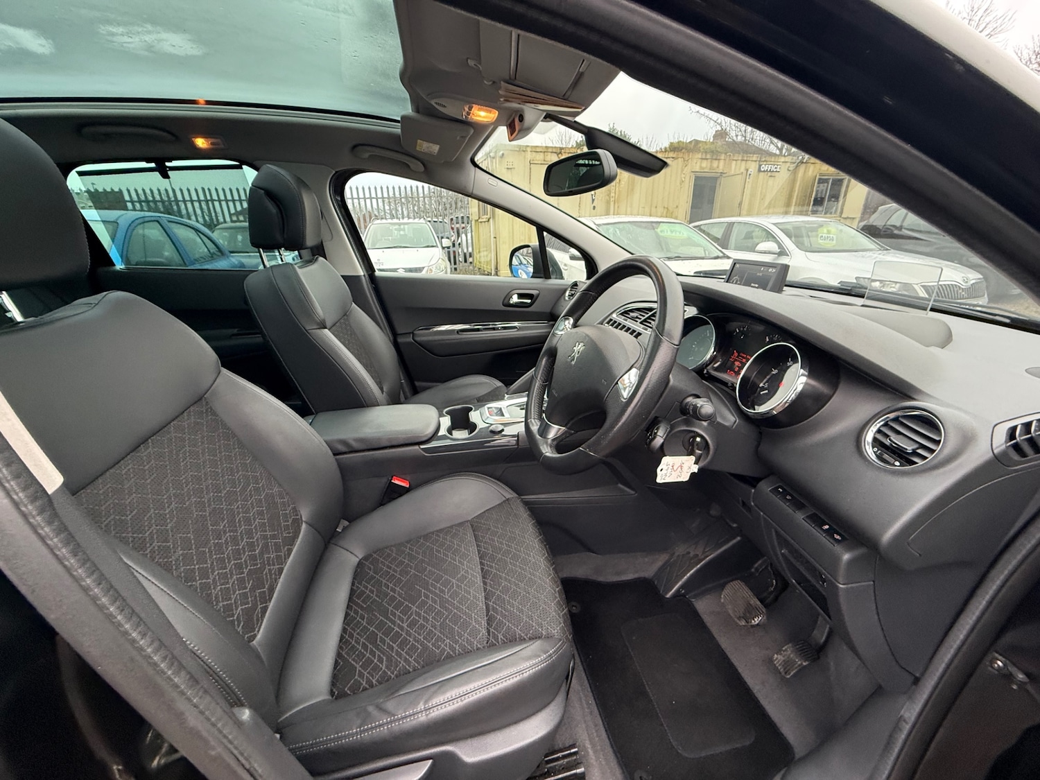 Used Peugeot 3008 2015 for sale - 77069929: Photo 26