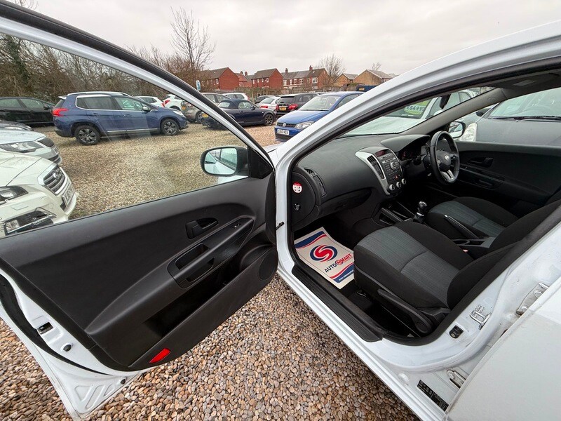 Used Kia Ceed 2011 for sale - 77649747: Photo 15