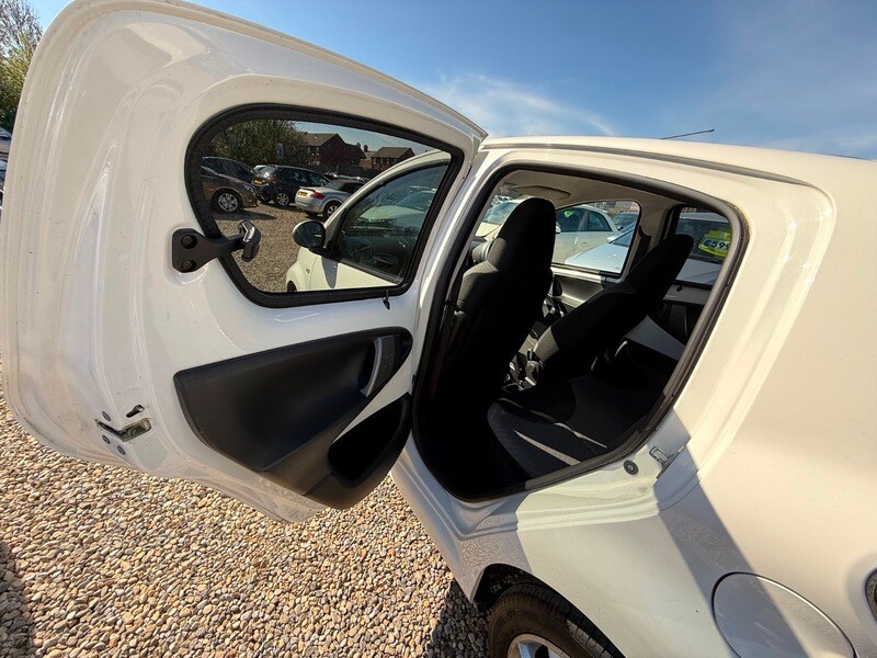 Used Toyota AYGO 2014 for sale - 78154640: Photo 18