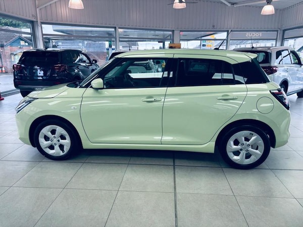 Used Suzuki Swift 2024 for sale - 76296872: Photo 5