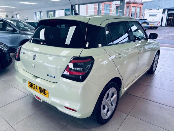 Used Suzuki Swift 2024 for sale - 76296872: Photo 6