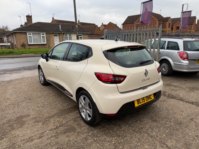 Used Renault Clio 2015 for sale - 78149511: Photo 2