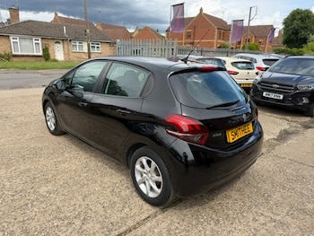 Used Peugeot 208 2017 for sale - 78925489: Photo