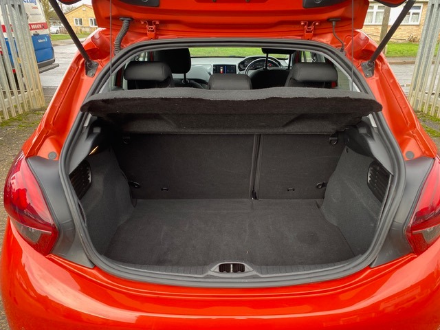 Used Peugeot 208 2017 for sale - 77472801: Photo 6