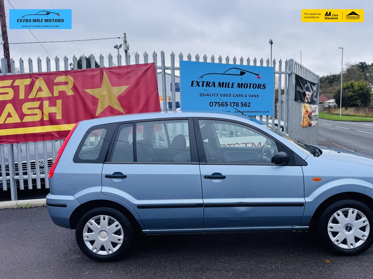 Used Ford Fusion 2005 for sale - 76722772: Photo 2