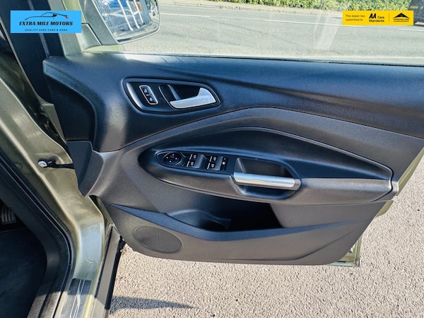 Used Ford Kuga 2015 for sale - 75138857: Photo 21