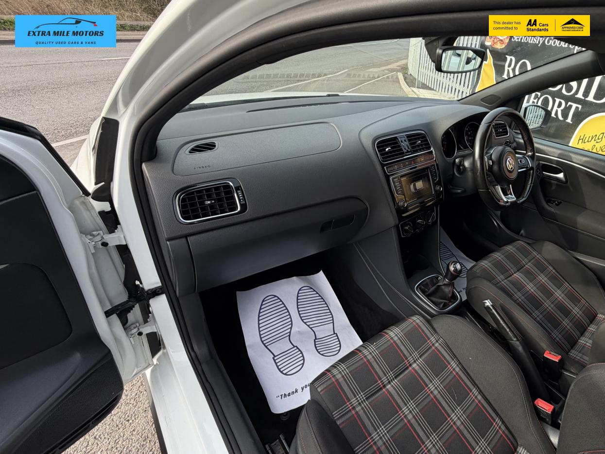 Used Volkswagen Polo 2015 for sale - 77732763: Photo 9