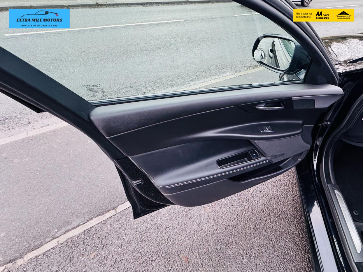 Used Jaguar XE 2017 for sale - 76918749: Photo 16