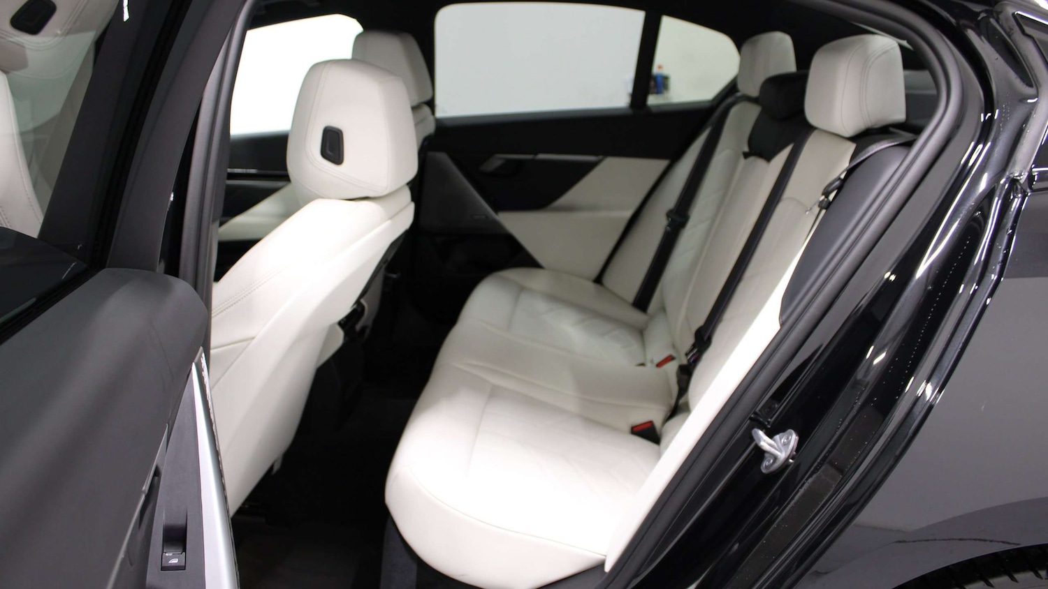 Used BMW 5 Series 2025 for sale - 77000121: Photo 13