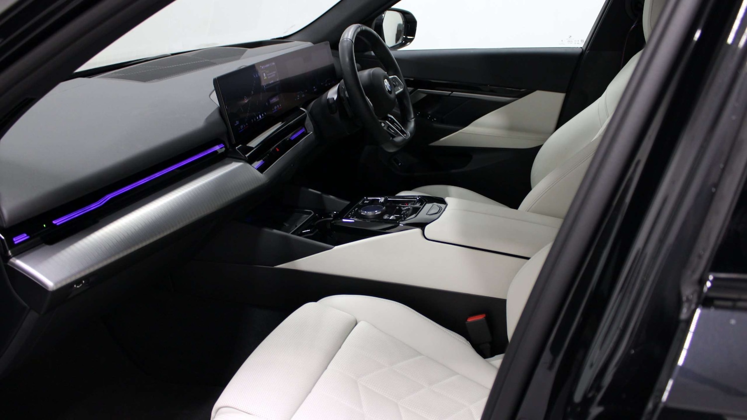 Used BMW 5 Series 2025 for sale - 77000121: Photo 8