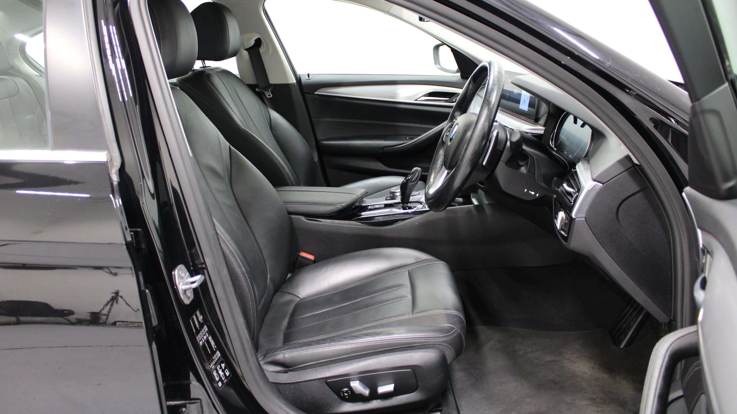 Used BMW 5 Series 2017 for sale - 76746032: Photo 12