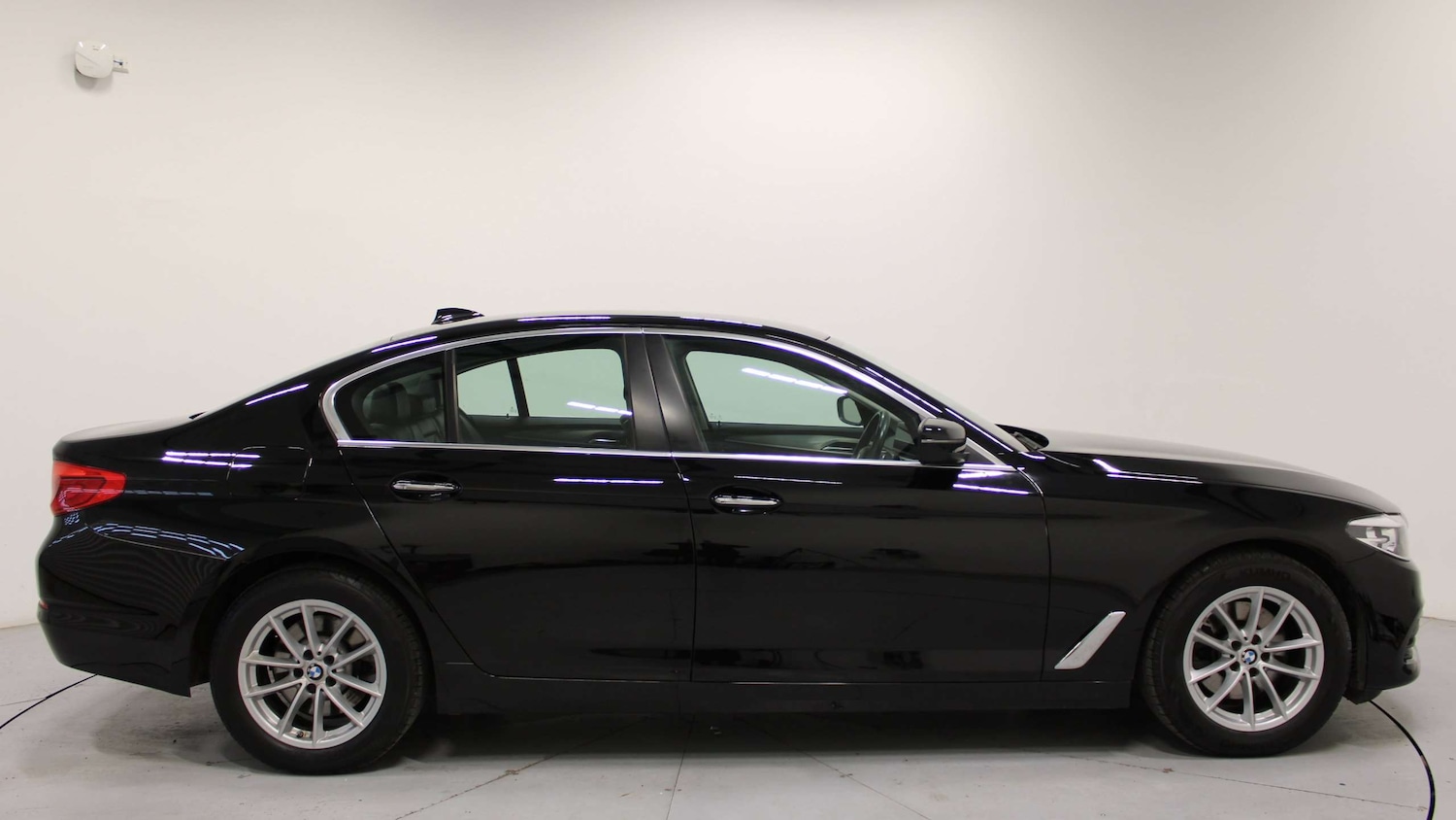 Used BMW 5 Series 2017 for sale - 76746032: Photo 2