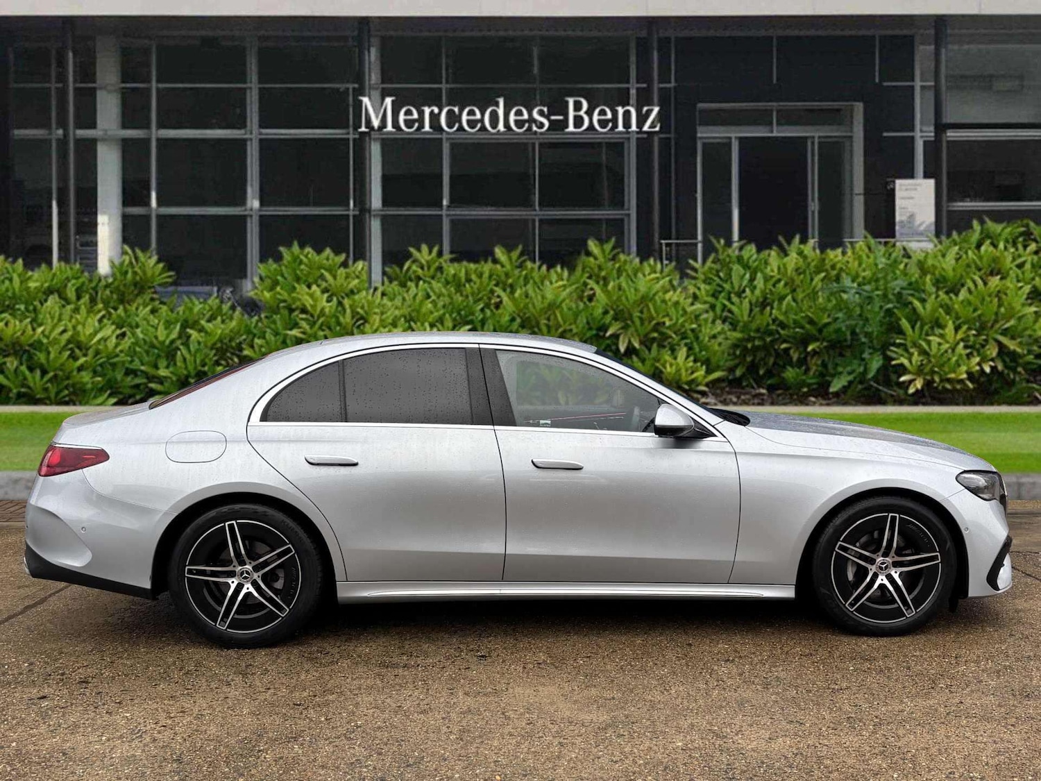 Used Mercedes-Benz E Class 2024 for sale - 77540810: Photo 2