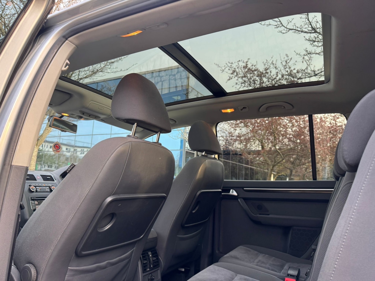 Used Volkswagen Touran 2011 for sale - 78122840: Photo 12