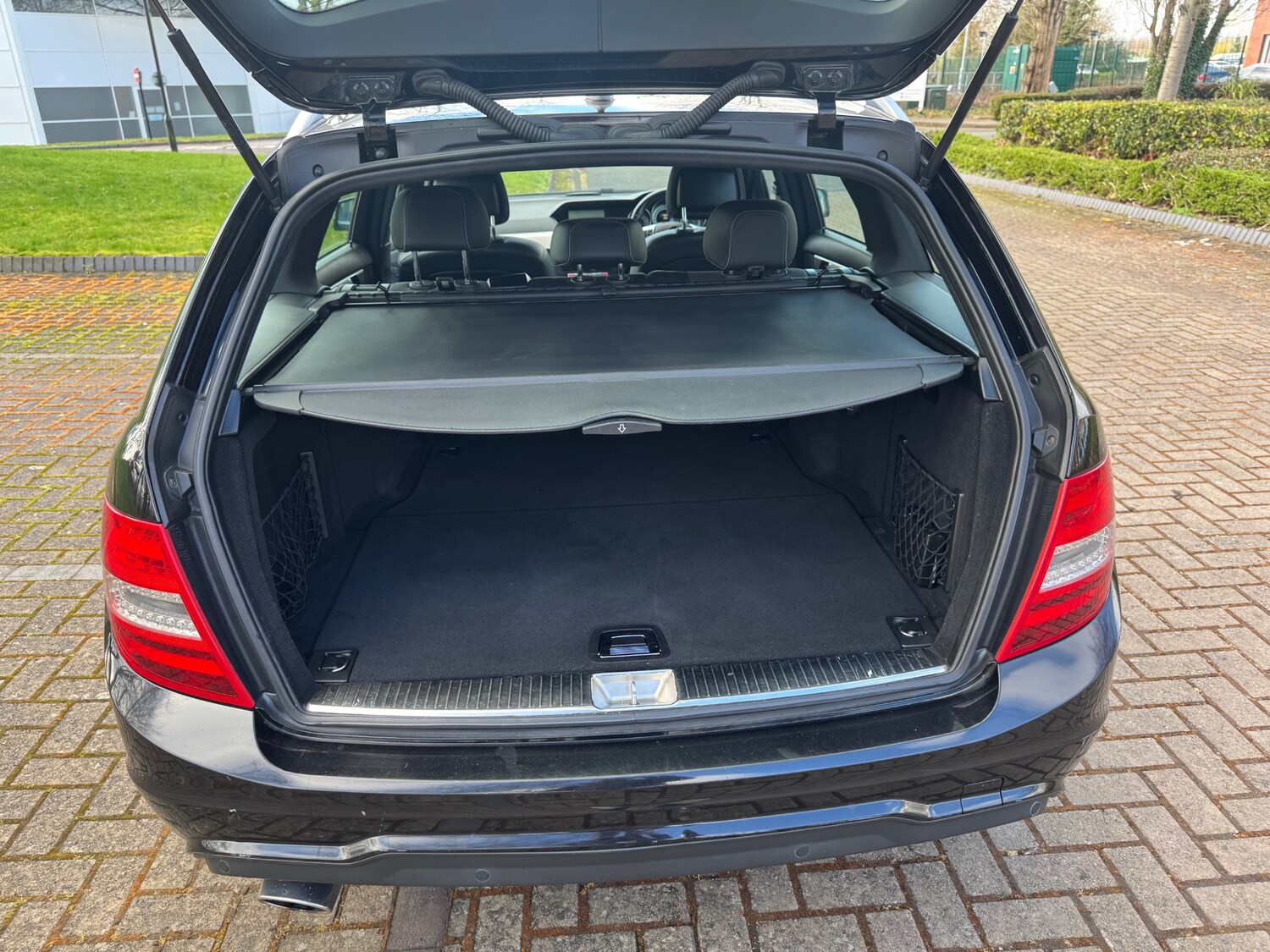 Used Mercedes-Benz C Class 2014 for sale - 77901352: Photo 16