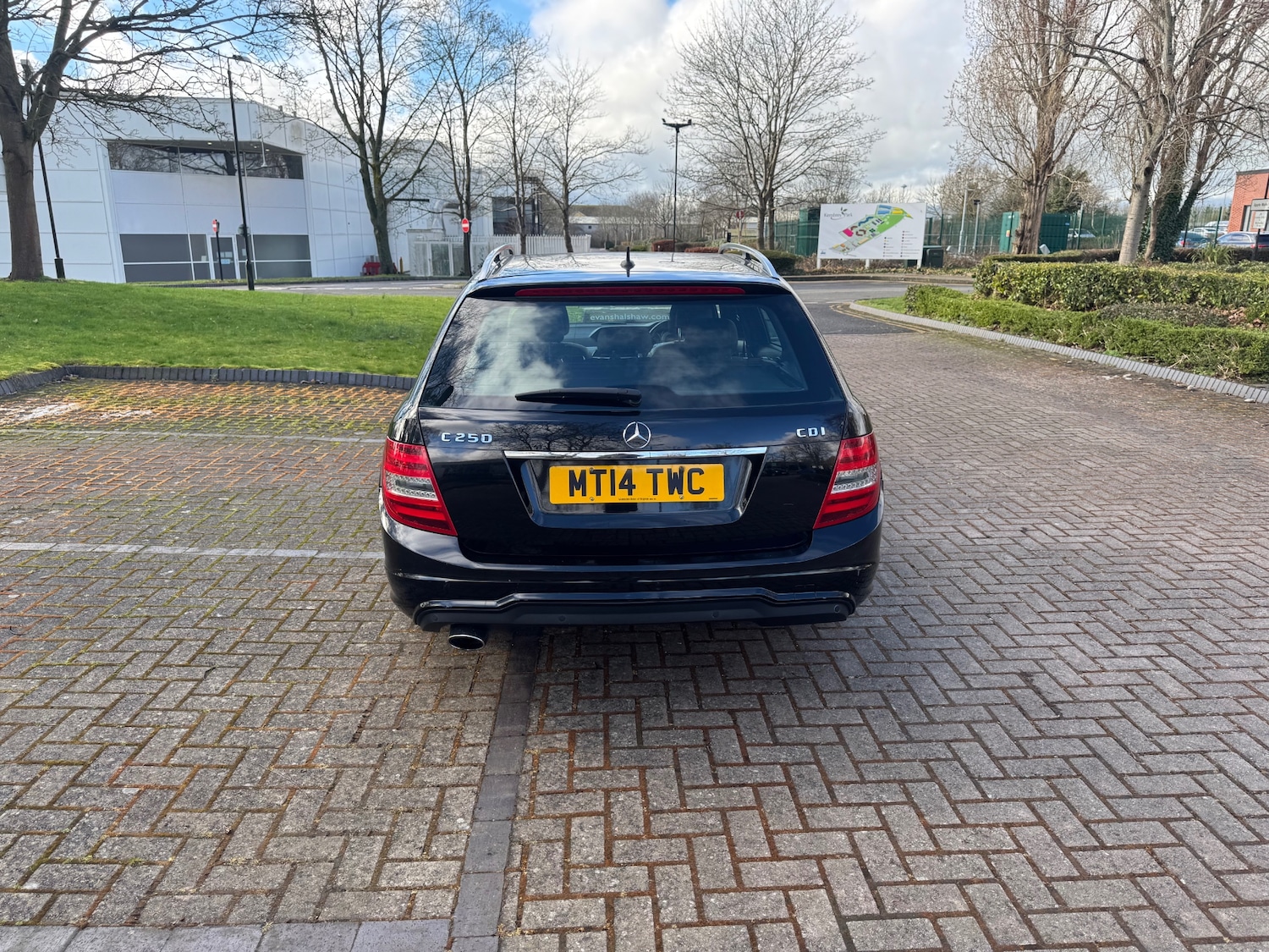 Used Mercedes-Benz C Class 2014 for sale - 77901352: Photo 2