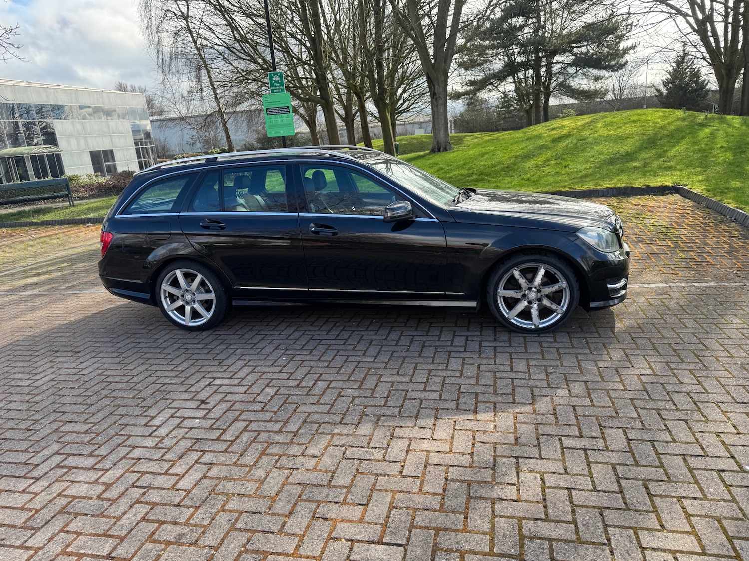 Used Mercedes-Benz C Class 2014 for sale - 77901352: Photo 4