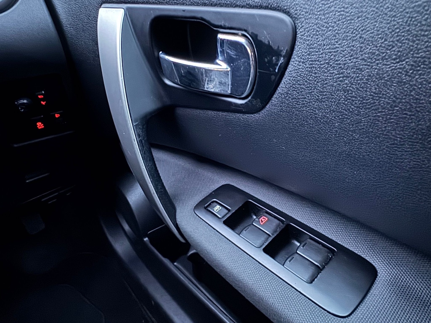 Used Nissan Qashqai 2011 for sale - 76580335: Photo 15