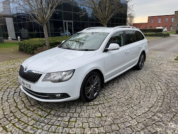 Used Skoda Superb 2014 for sale - 77901244: Photo