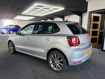 Used Volkswagen Polo 2015 for sale - 78212956: Photo