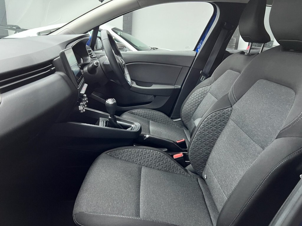 Used Renault Clio 2021 for sale - 77792407: Photo 2