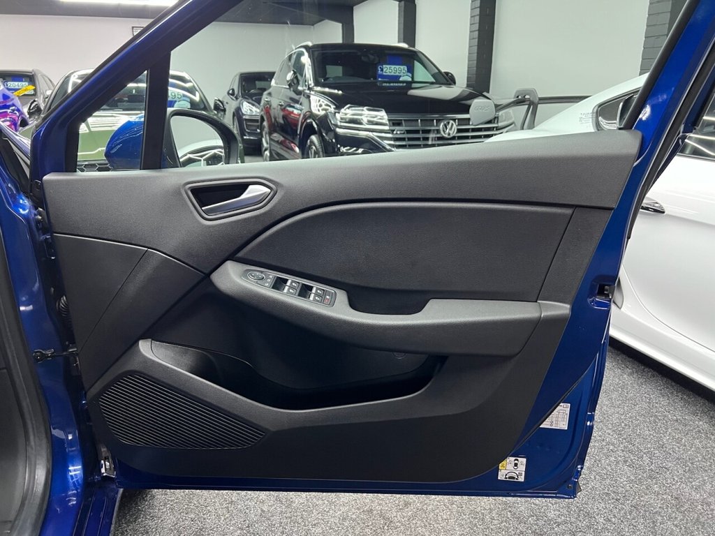 Used Renault Clio 2021 for sale - 77792407: Photo 32