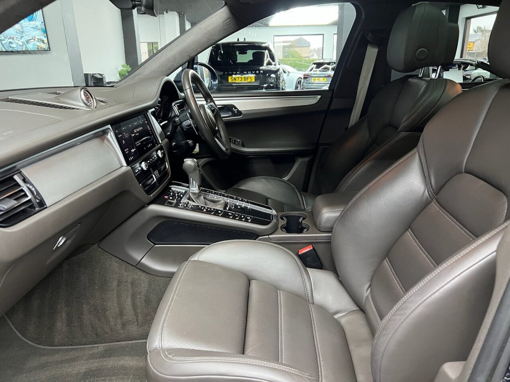 Used Porsche Macan 2020 for sale - 77369756: Photo 2