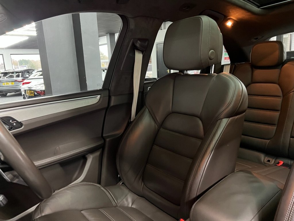 Used Porsche Macan 2020 for sale - 77369756: Photo 29