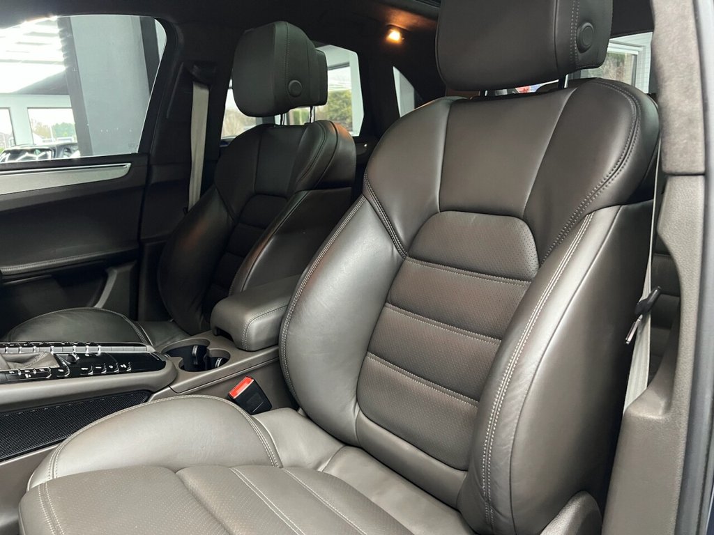 Used Porsche Macan 2020 for sale - 77369756: Photo 30