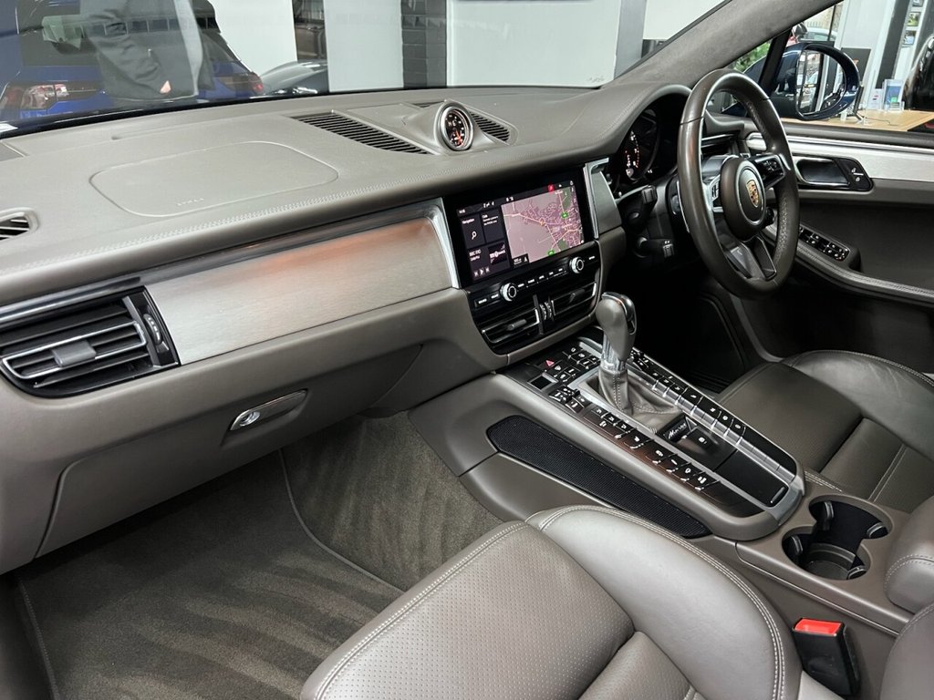 Used Porsche Macan 2020 for sale - 77369756: Photo 31