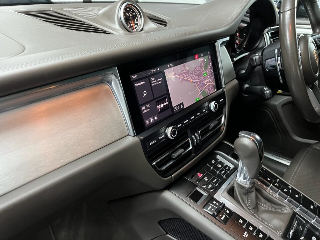 Used Porsche Macan 2020 for sale - 77369756: Photo 32